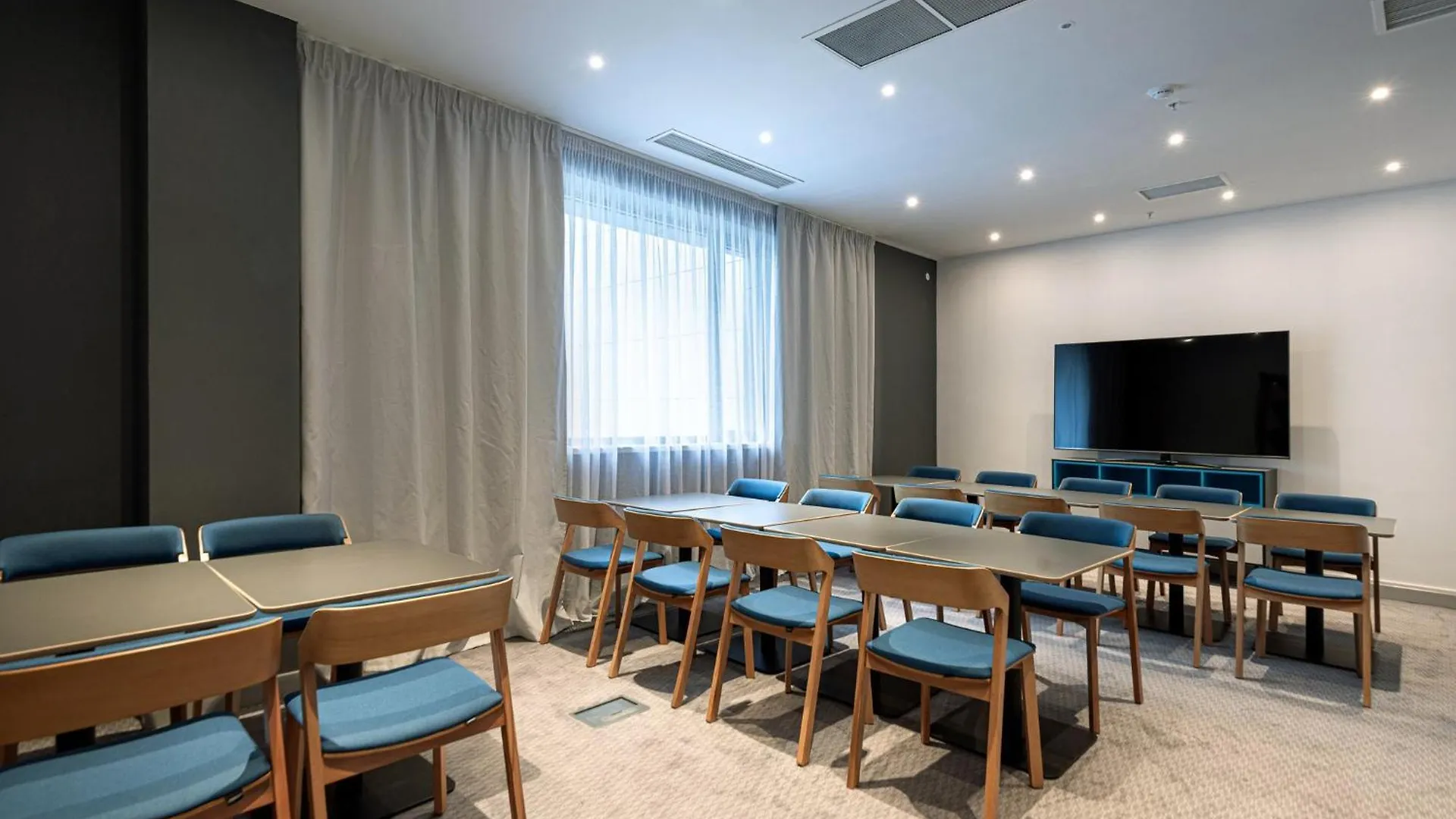Отель Holiday Inn Express - Astana - Turan By Ihg